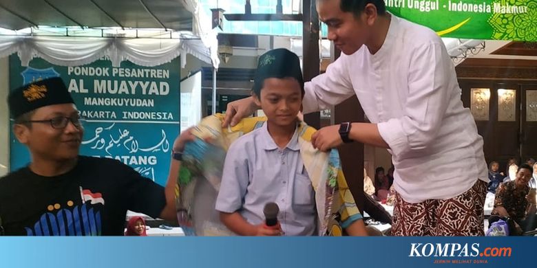 Gibran Beri Hadiah Kemeja Bergambar Prabowo dan Jokowi ke Santri