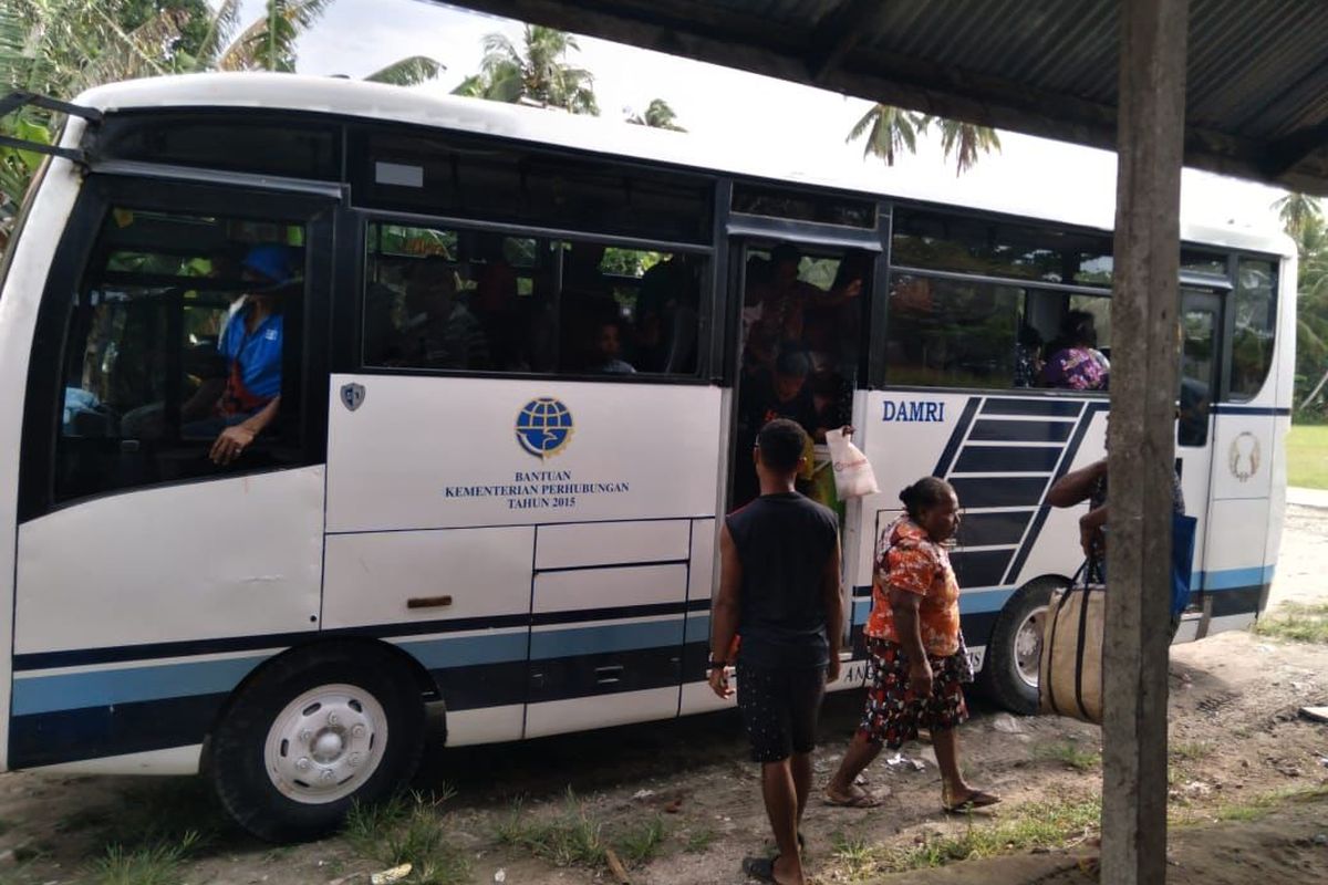 Angkutan perintis DAMRI di Pulau Biak