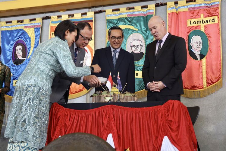 KBRI Canberra teken MoU dengan Catholic Education South Australia (CESA) dalam bidang pendidikan di Cardijn College, Senin (27/6/2022). 