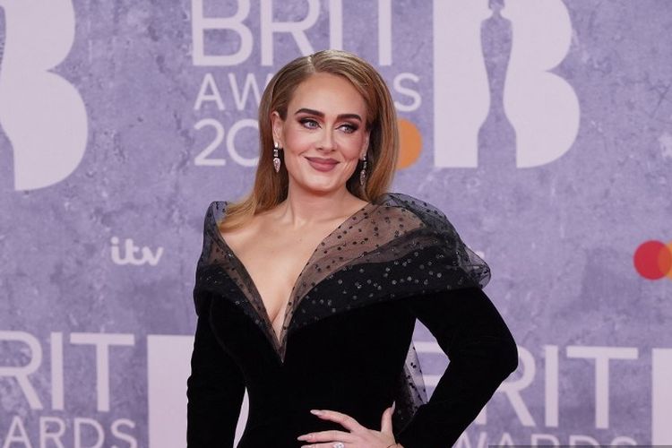 Penyanyi Adele menghadiri BRIT Awards 2022 yang digelar di London pada 8 Februari 2022.