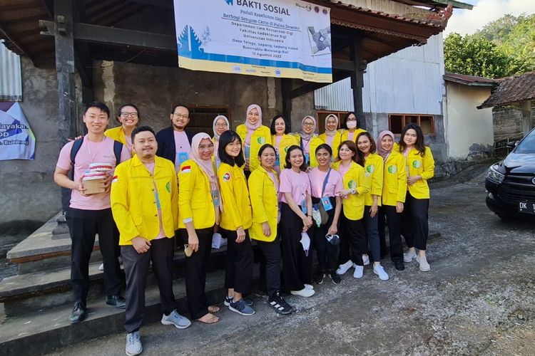 Fakultas Kedokteran Gigi Universitas Indonesia mengadakan acara bakti sosial di Kecamtan Busungbiu, Buleleng, Bali,