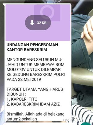 Foto yang tersebar dalam pesan singkat WhatsApp tertulis Undangan pengeboman kantor bareskrim. Mengundang seluruh mujahid untuk membawa bom molotov untuk dilempar ke gedung bareskrim polri pada tanggal 22 Mei 2019.