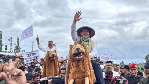 Temui Serikat Petani Pasundan di Garut, Cak Imin Naik Disambut Sisingaan