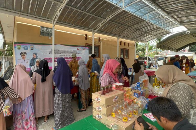 Pemkab Balangan menggelar pasar murah di seluruh kecamatan guna menjaga stabilitas harga kebutuhan pokok.