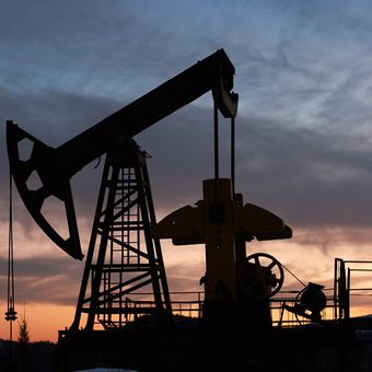 Ilustrasi minyak mentah. Harga minyak berpotensi naik menyusul kekhawatiran gangguan pasokan setelah Amerika Serikat (AS) menangkap Presiden Venezuela Nicolas Maduro dari Caracas pada akhir pekan lalu