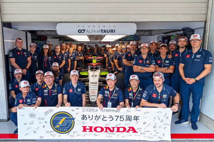 Tim Red Bull Racing Honda berhasil meraih gelara juara dunia konstruktor F1 2023 bertepatan dengan ulang tahun Honda ke-75.