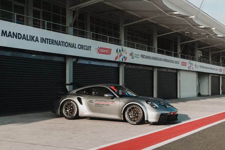 Porsche 911 GT3 Cup yang akan berlaga di Porsche Sprint Challenge Indonesia 2023