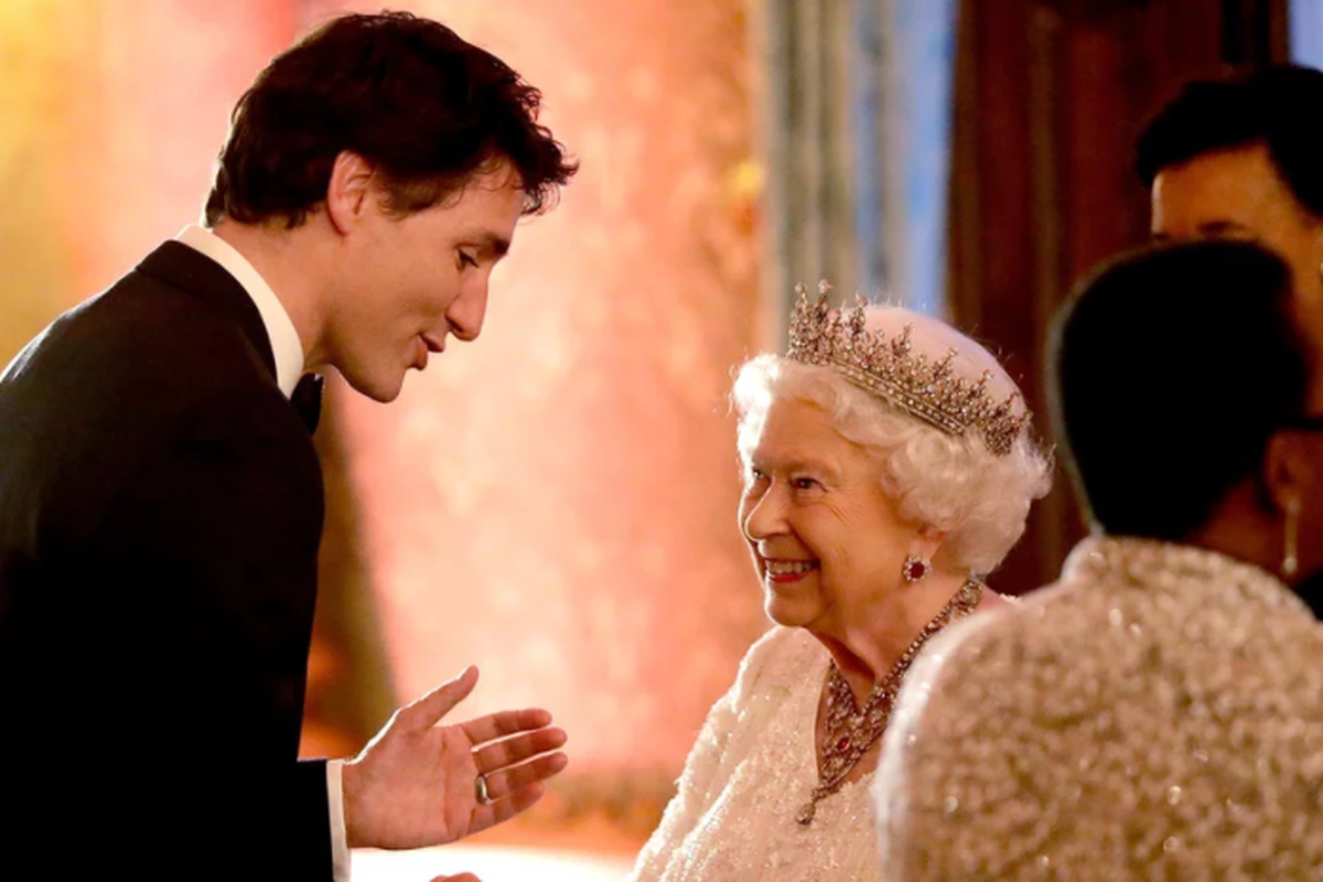 Ratu Elizabeth nampak terkesima dengan ketampanan Justin Trudeau