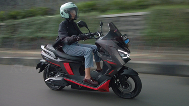 Tes Lengkap Polytron Fox 350, Skuter Listrik Bongsor yang Serba Pas