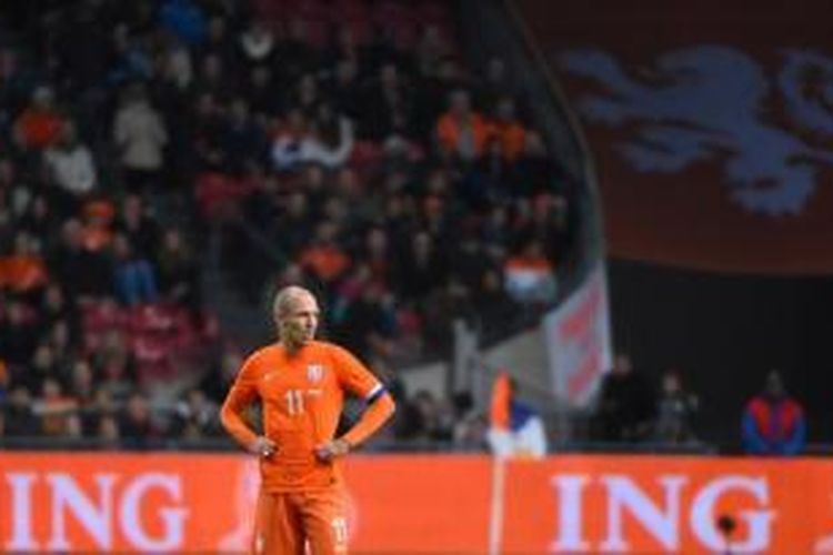 Salah satu ekspresi pemain sayap Belanda Arjen Robben, pada pertandingan persahabatan melawan Meksiko, di Amsterdam ArenA, Rabu (12/11/2014), yang berakhir 3-2 untuk Meksiko.