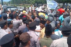 Rusuh, Massa Caleg PBB Lempari Kantor Panwas Pakai Batu 