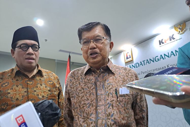 Wakil Presiden (Wapres) ke-10 dan ke-12 Jusuf Kalla (JK) saat ditemui di kantor Dewan Masjid Indonesia (DMI), Jakarta, Kamis (13/4/2023). 