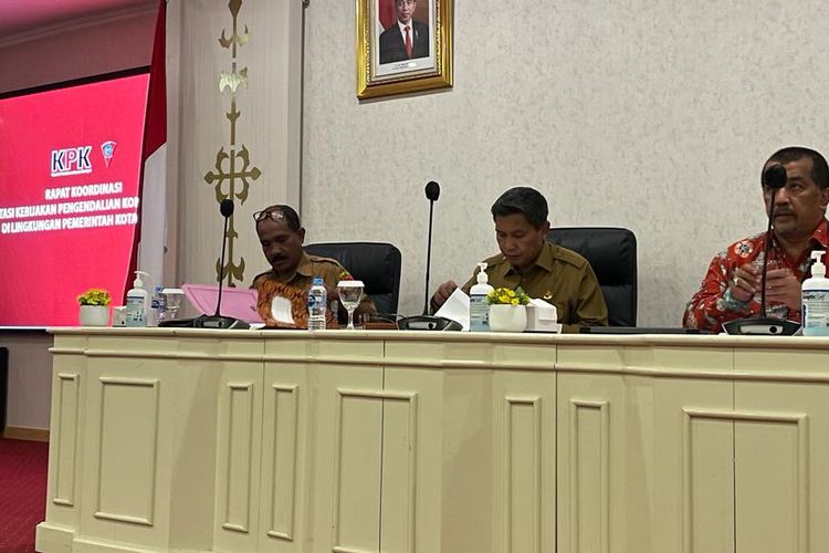 Rapat Koordinasi Implementasi Pencegahan Korupsi di Lingkungan Pemerintah Kota Ambon yang dilaksanakan Komisi Pemberantasan Korupsi (KPK) di Kantor DPRD, Kamis (10/11/2022).