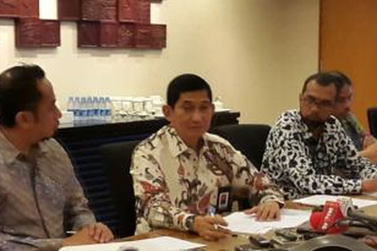  Presiden Direktur PT Freeport Indonesia (PTFI), Maroef Sjamsoeddin (tengah)