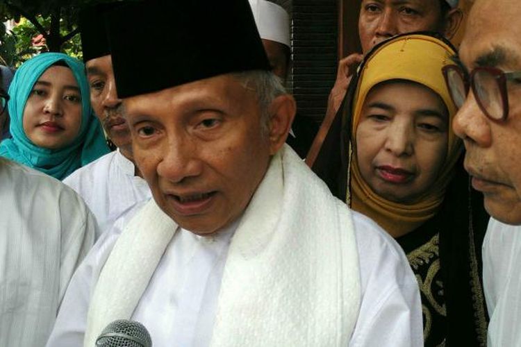 Ketua Dewan Kehormatan Partai Amanat Nasional Amien Rais usai shalat Idul Adha di Rumah Sakit Islam Sukapura, Jakarta Utara, Senin (12/9/2016).