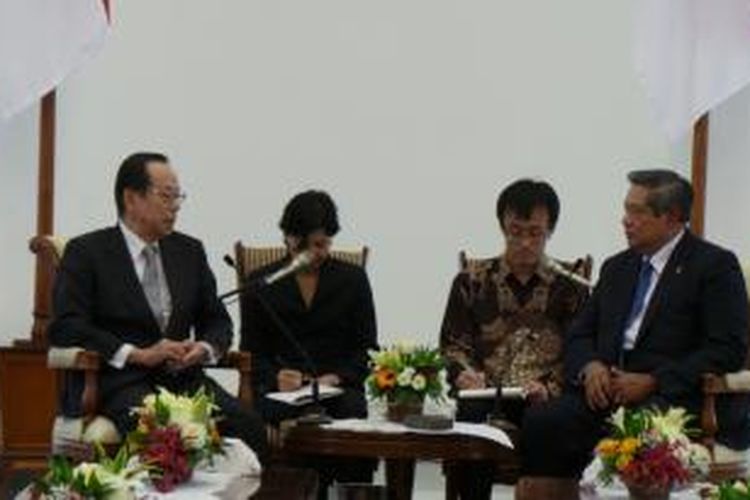 Presiden Susilo Bambang Yudhoyono saat bertemu mantan Perdana Menteri Jepang Yasuo Fukuda