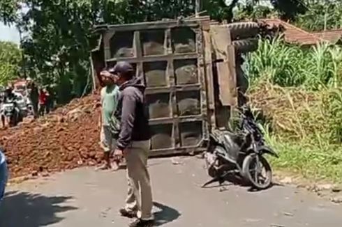 Truk Tronton Tabrak Motor di Probolinggo, Dua Orang Tewas