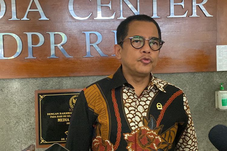 Sekretaris Jenderal DPR Indra Iskandar di Kompleks Parlemen Senayan, Jakarta, Jumat (30/9/2022).