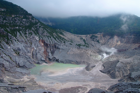 Terjadi Peningkatan Aktivitas Vulkanik, Begini Potensi Bahaya Gunung Tangkuban Parahu
