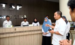 Berkunjung ke DPMPTSP, Pj Wali Kota Makassar Minta Pelayanan Ditingkatkan   