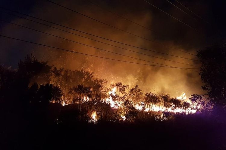 Kebakaran lahan di kawasan gerbang Air Itam, Temberan, Bangka Tengah, Rabu (17/7/2019).