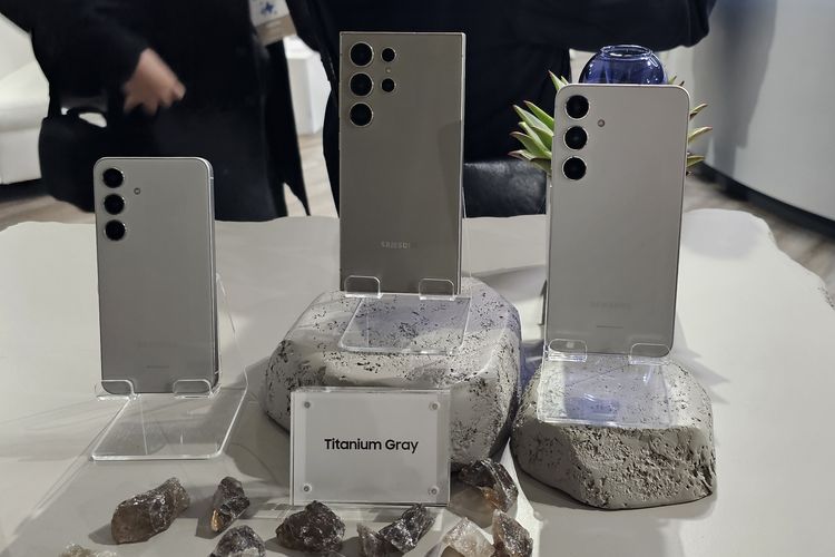 Samsung Galaxy S24 series varian titanium gray.
