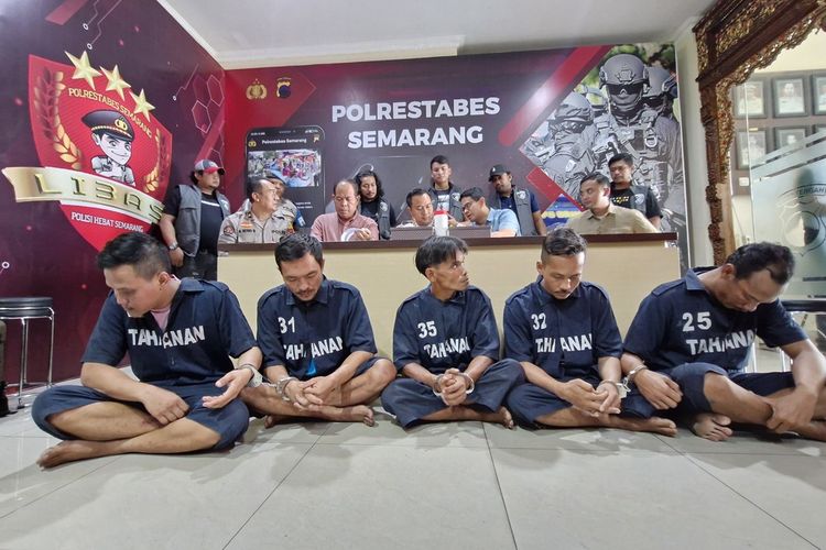 Komplotan maling tiang pemancar sinyal ditangkap di Mapolrestabes Semarang, Selasa (2/1/2024).