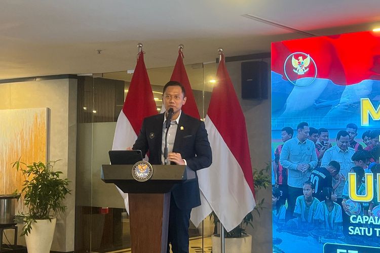 Menko IPK Agus Harimurti Yudhoyono (AHY) saat media gathering Pencapaian Pembangunan Infrastruktur 1 tahun Pemerintahan Prabowo-Gibran, Jakarta, Selasa (21/10/2025)