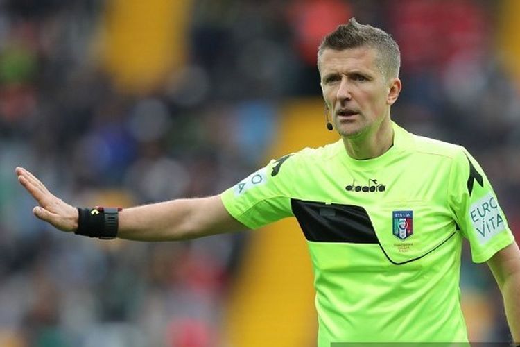 Daniele Orsato, wasit yang akan memimpin laga Juventus vs AC Milan di Coppa Italia pada Sabtu (13/6/2020) dini hari nanti. 