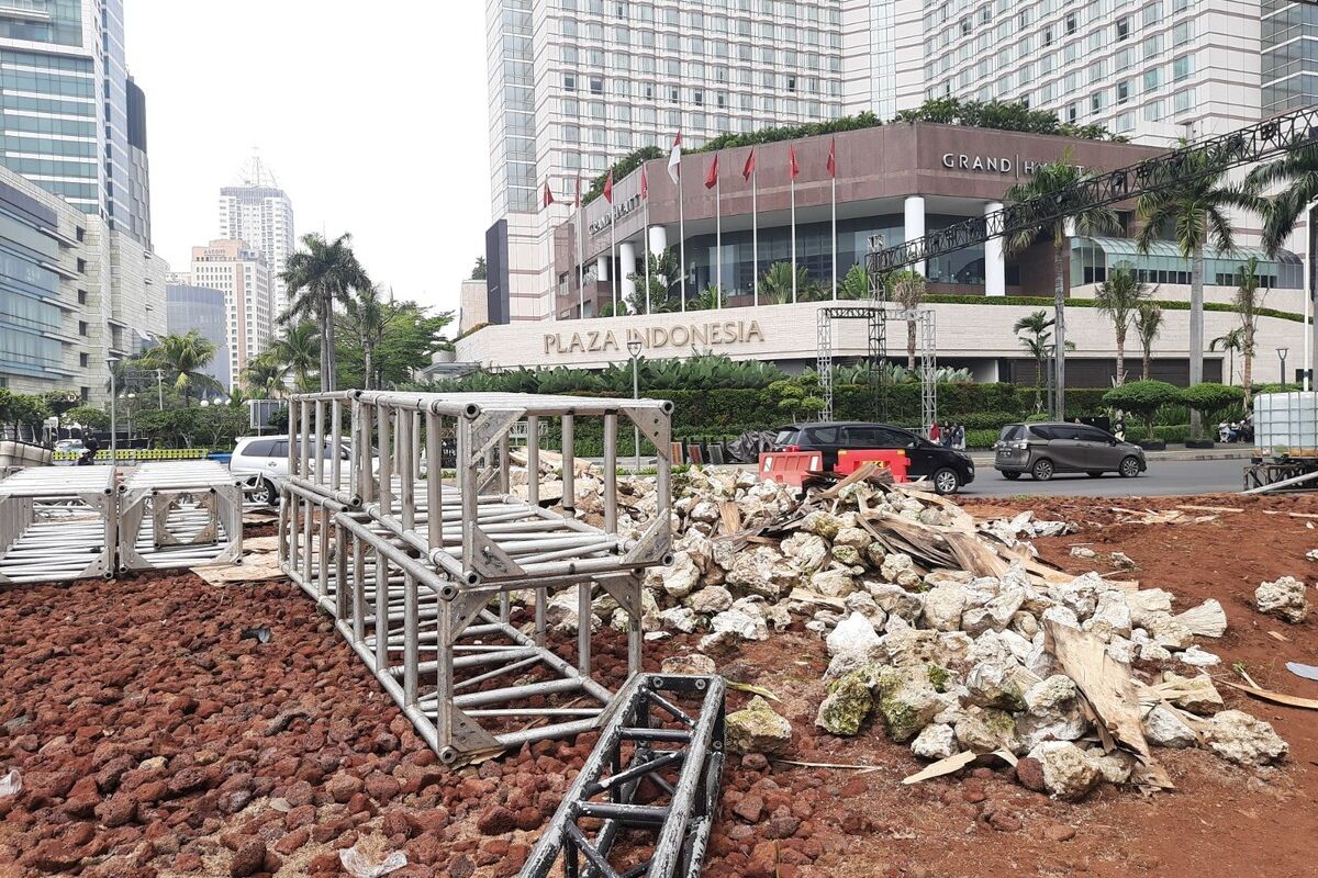 Bekas lokasi instalasi batu gabion di Bundaran Hotel Indonesia, Jakarta Pusat, Kamis (26/12/2019)