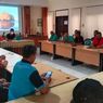 Puluhan Perangkat Desa Geruduk Kantor Dispermades Karanganyar, Protes Profesinya Disamakan dengan Pencari Rumput