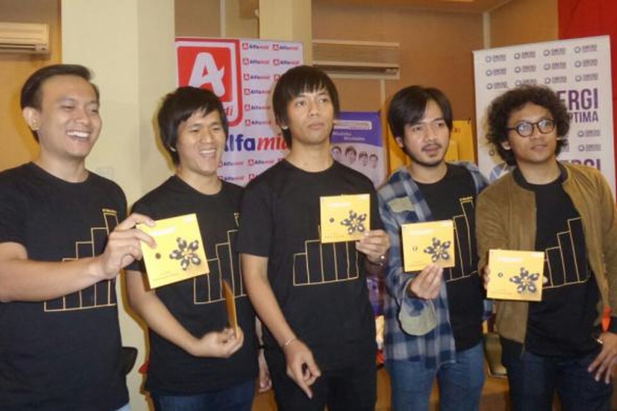 Bnad DMASIV mengadakan jumpa pers di Musica Studios, Pancoran Timur, Jakarta Selatan, Selasa (22/11/2016). DMASIV berencana untuk menggelar pertunjukan musik akustik di 50 outlet Alfamidi se-Jabaodetabek untuk mempromosikan album kelima mereka, Orange.