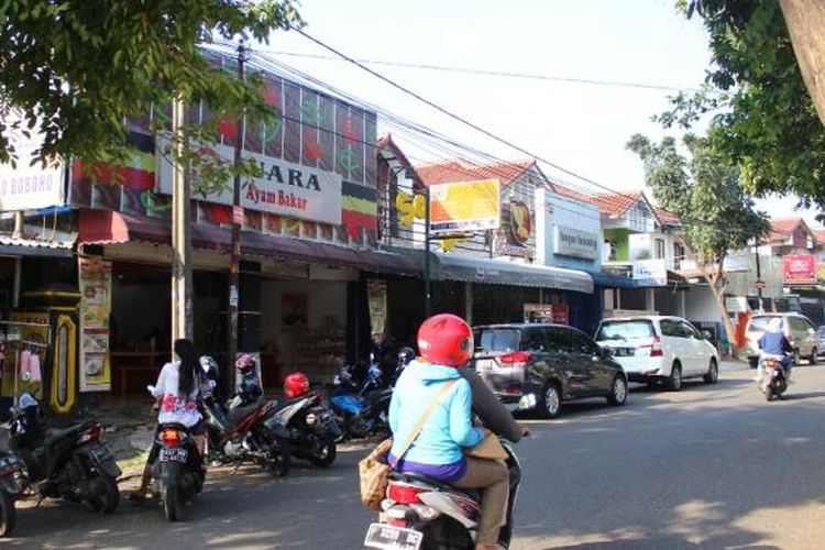 Kawasan kuliner ini berlokasi di sepanjang Jalan Raya Bangbarung Bogor, Kecamatan Tegalgundil, Bogor Utara, Kota Bogor. 