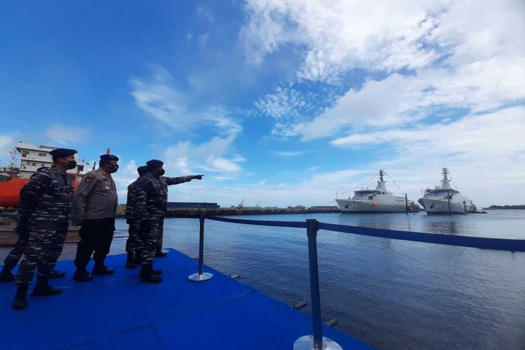 Kepala Staf Angkatan Laut Laksamana TNI Yudo Margono meluncurkan dua kapal perang baru buatan anak bangsa di Serang, Banten