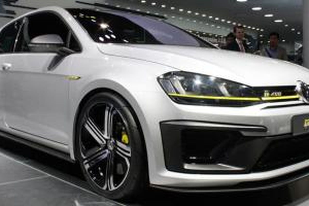 Varian konsep dari Golf, R400 diperkenalkan di Beijing Auto Show 2014 lalu, siap diproduksi.