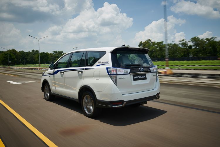 Toyota Kijang Innova EV Concept