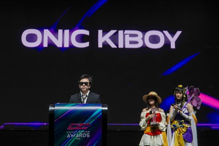 Onic Kiboy yang memenangkan kategori Male Esports Player of The Year di DG Awards 2023.