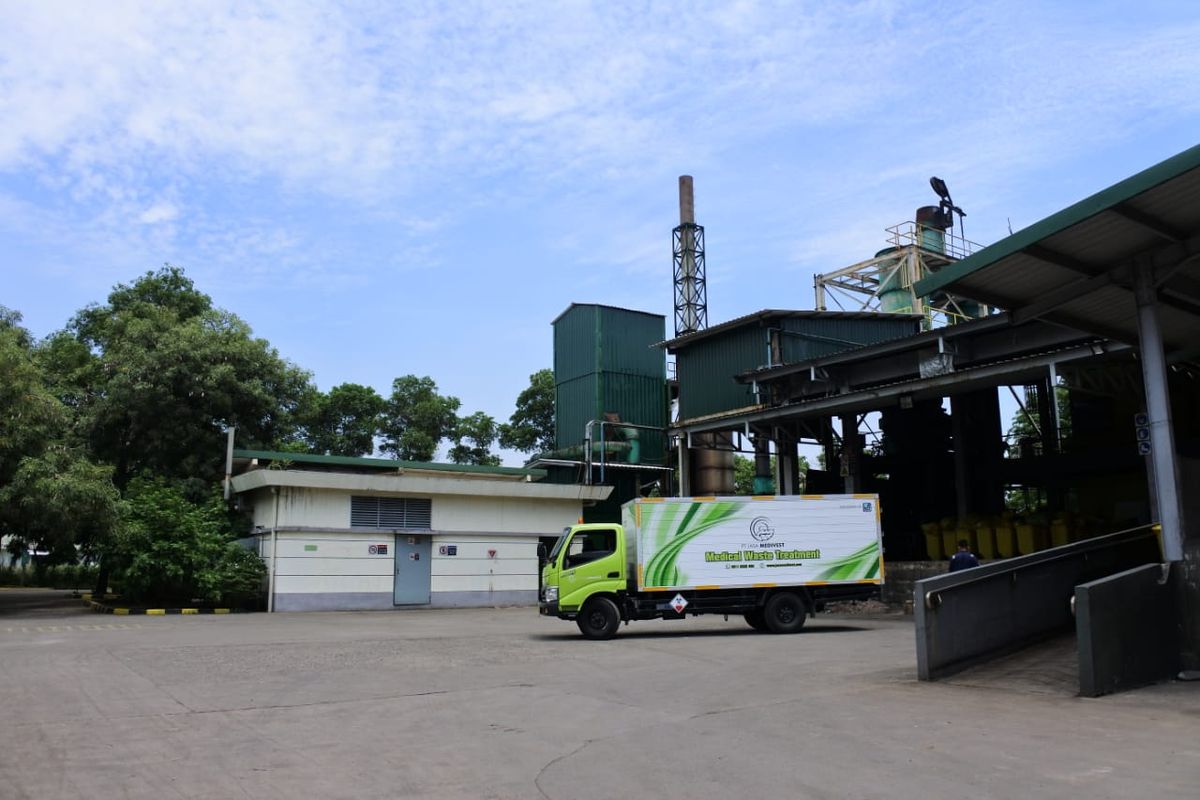 Area pengelolaan limbah medis PT Java Medivest Jabar. 
