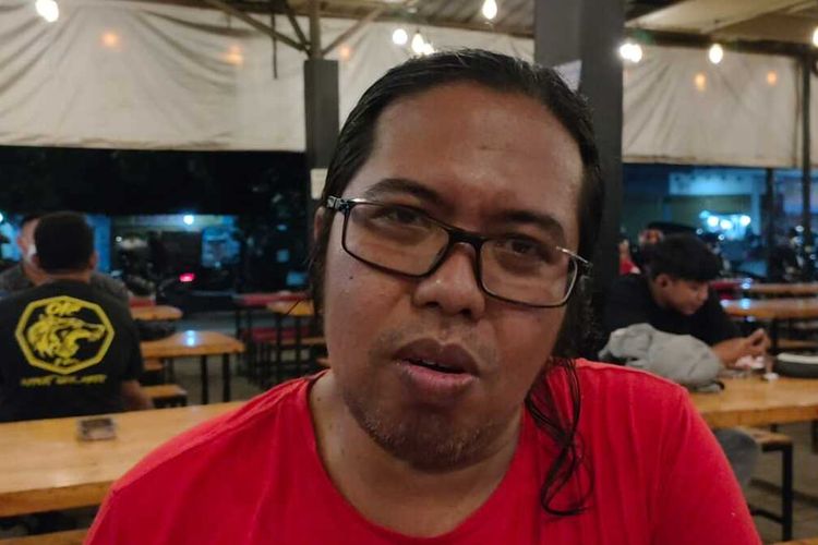 Ketua Paguyuban Warkop Surabaya Husin Ghozali