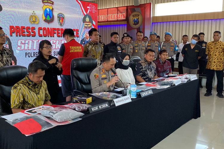 Konfrensi pers anak DPR RI yang tewaskan wanita di Surabaya