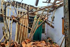 Akibat Hujan Deras, Rumah Lansia di Cipayung Depok Ambruk
