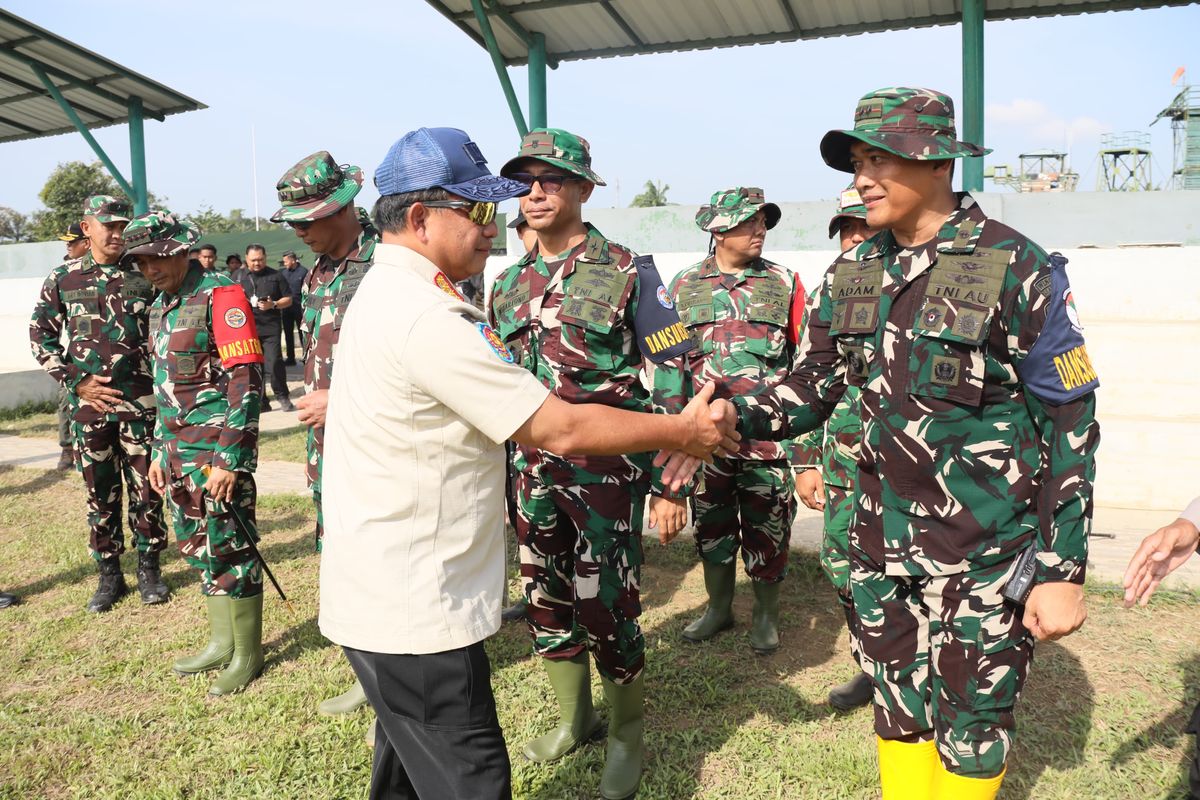 Ketua Satuan Tugas (Kasatgas) Percepatan Rehabilitasi dan Rekonstruksi Pascabencana Sumatera Muhammad Tito Karnavian melepas taruna Akpol, Akmil, dan Unhan untuk membantu percepatan penanganan pascabencana di Kabupaten Aceh Tamiang. Apel pelepasan digelar di Yonif 111 Aceh Tamiang, Aceh, Jumat (23/1/2026).