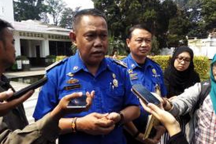 Kepala Dinas Pencegahan dan Penanggulangan Kebakaran Ferdi Ligaswara saat ditemui di Bandung, Rabu (26/8/2015). Ferdi menetapkan Kota Bandung siaga satu kebakaran.