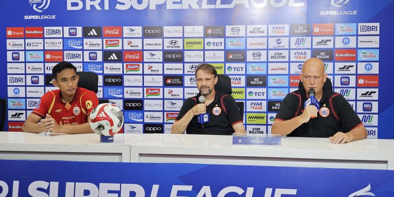 Pelatih Persija Jakarta, Mauricio Souza, dan kapten tim Rizky Ridho