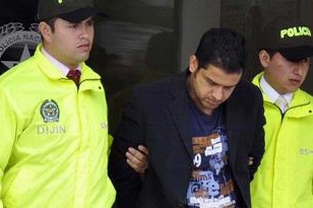 Muhammad Nazaruddin saat digiring petugas Interpol di Kolombia.