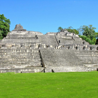 Caracol, situs arkeologi Maya kuno di Belize tengah-barat.