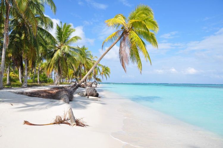 Panorama pantai di Pulau San Blas, Panama.