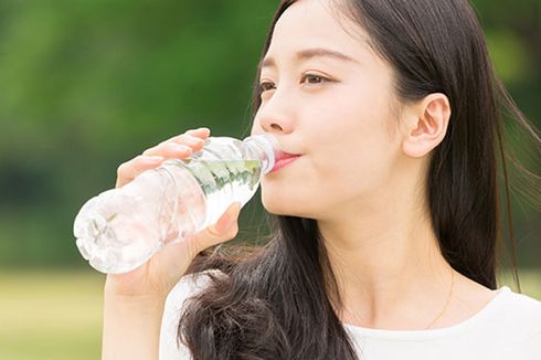 Bantu Turunkan Berat Badan, Ini Jumlah Air yang Harus Dikonsumsi