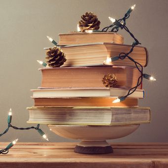 ilustrasi dekorasi Natal dari buku