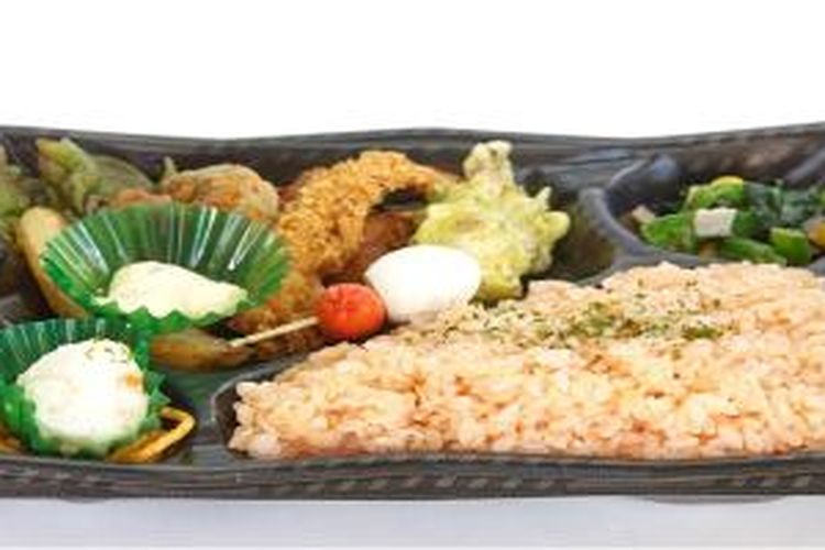 Bento Dan Sushi Bekal Makan Siang Esok Hari